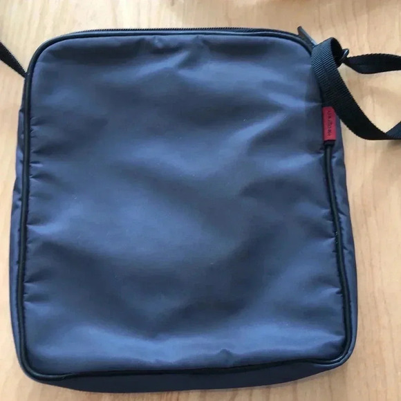 Hedgren Urban Bags crossbody bag with zipper close - Picture 4 of 6